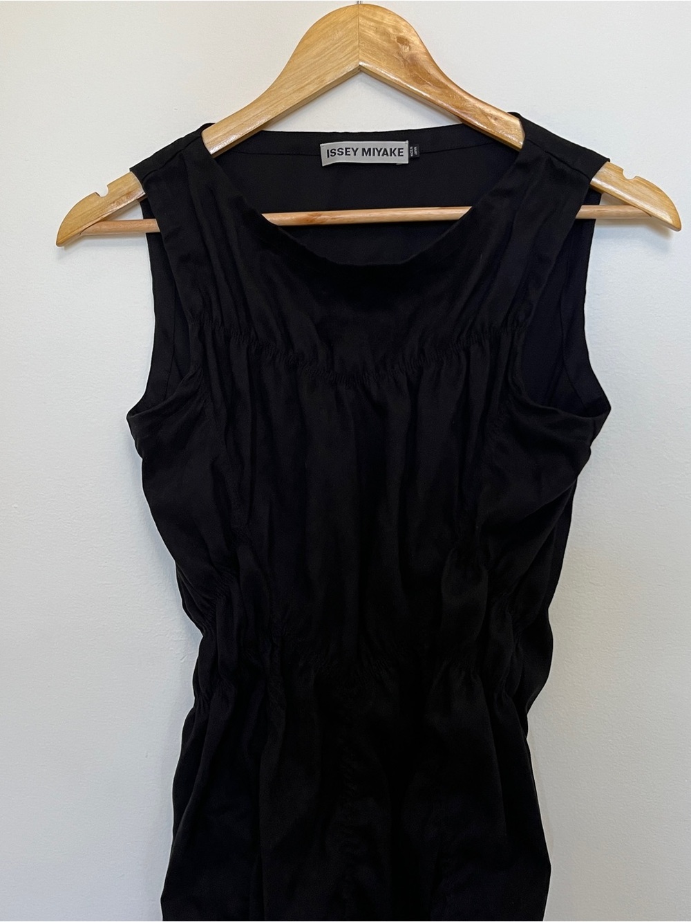 Issey Miyake Faux Suede Ruched Bubble Style Black Midi Dress Size 2 - Picture 2 of 7